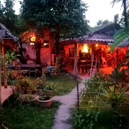 Tortuga Guesthouse カンポット エクステリア 写真