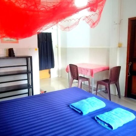 Tortuga Guesthouse カンポット エクステリア 写真