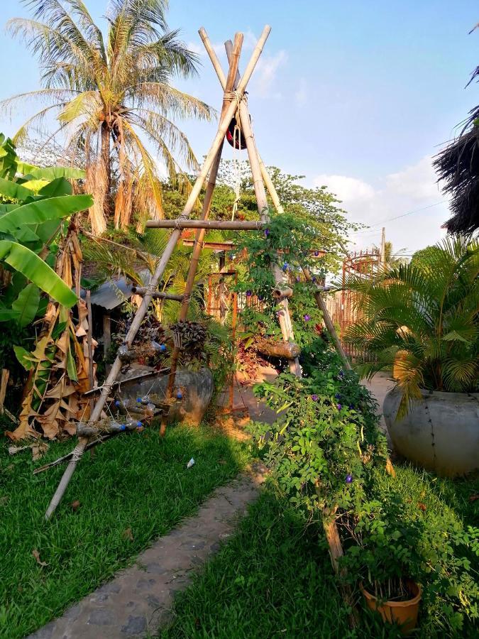Tortuga Guesthouse カンポット エクステリア 写真