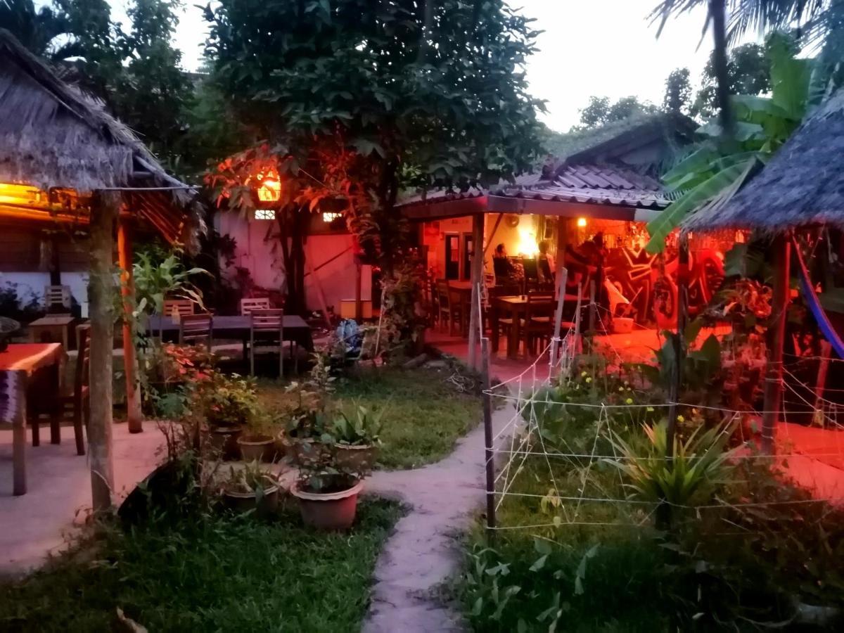 Tortuga Guesthouse カンポット エクステリア 写真