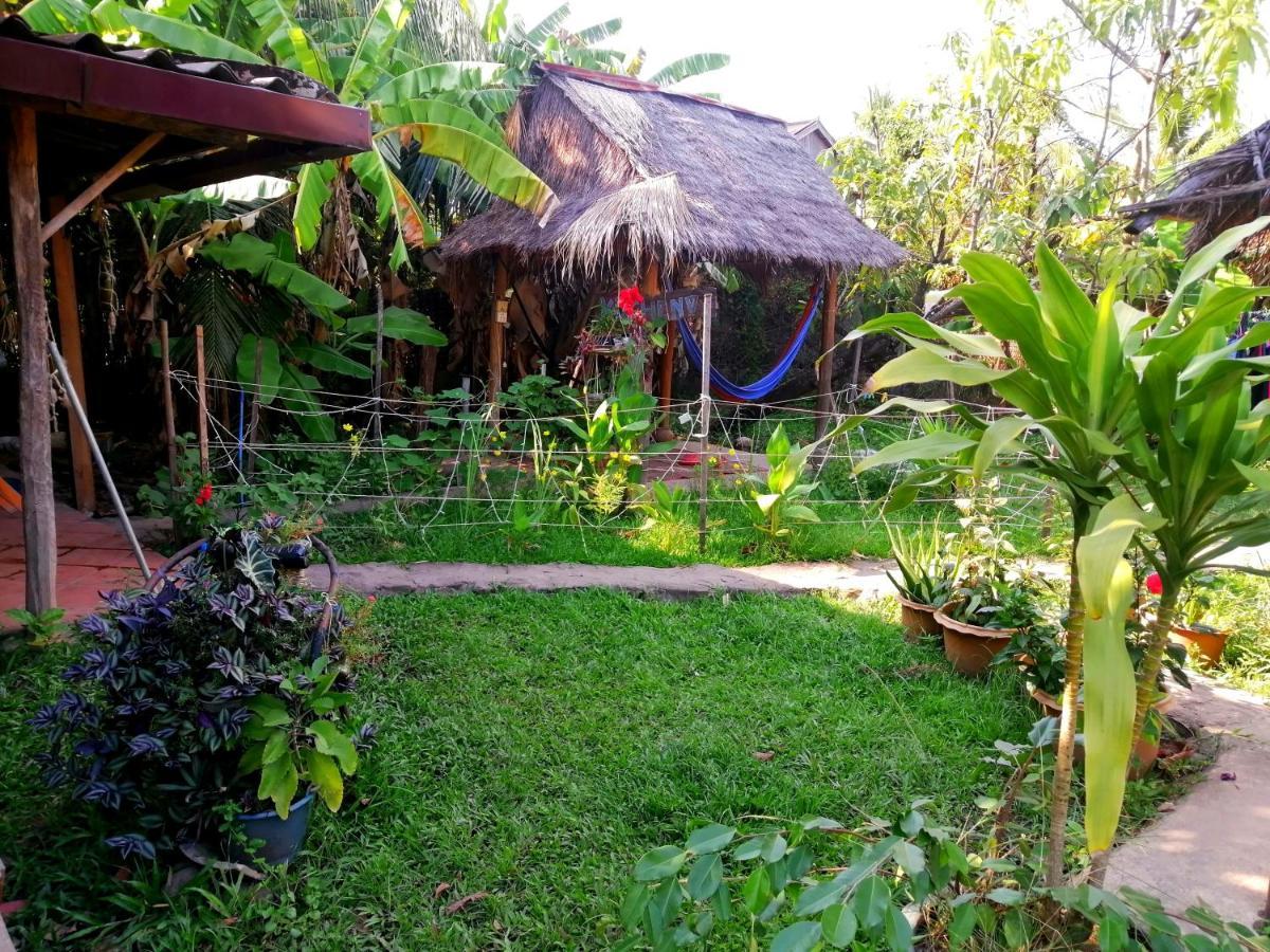 Tortuga Guesthouse カンポット エクステリア 写真