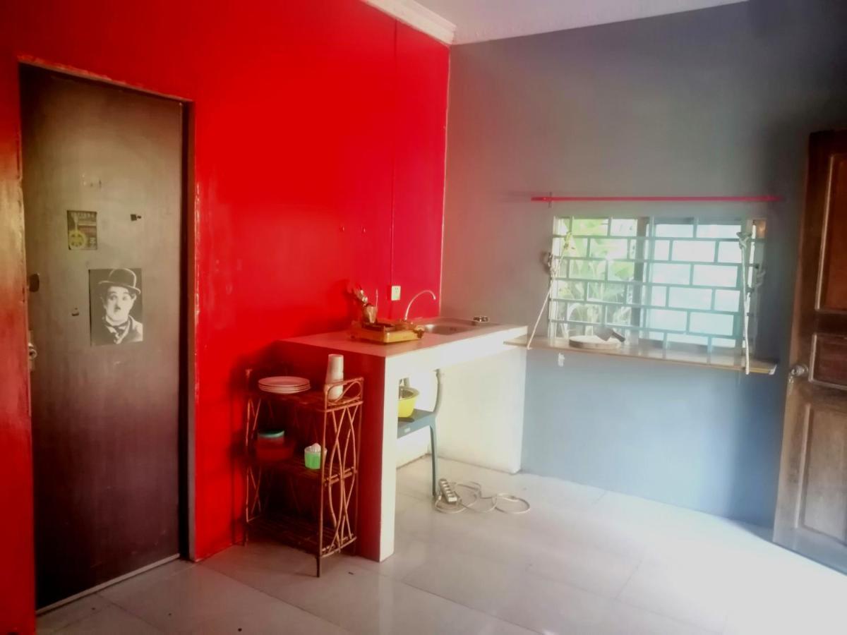 Tortuga Guesthouse カンポット エクステリア 写真