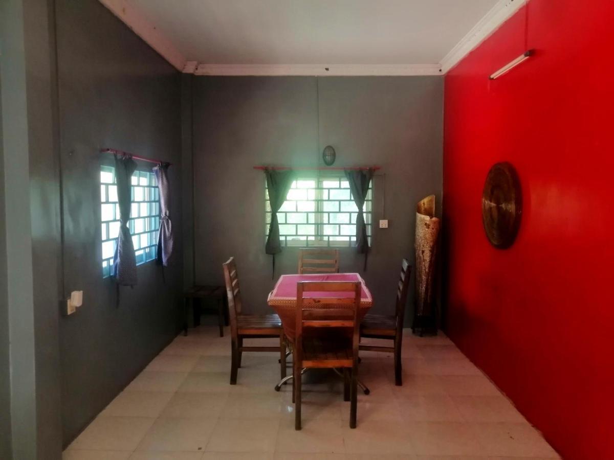 Tortuga Guesthouse カンポット エクステリア 写真