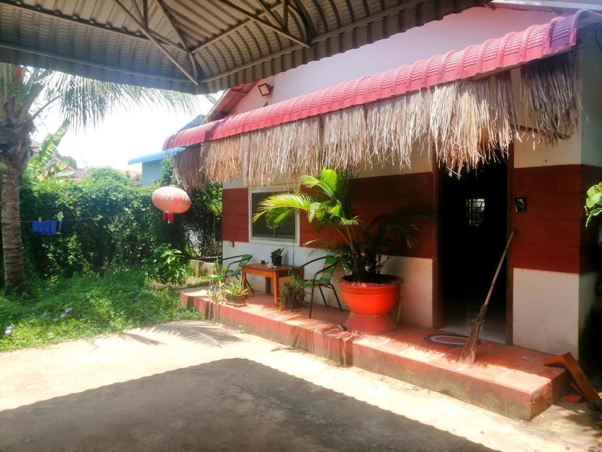 Tortuga Guesthouse カンポット エクステリア 写真
