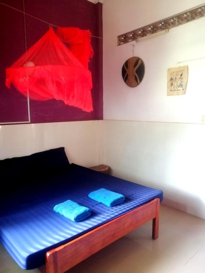 Tortuga Guesthouse カンポット エクステリア 写真